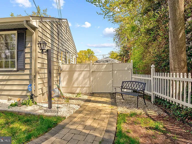 6409 The Pkwy — Photo 17