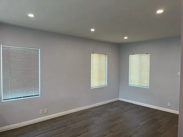 3 bed, 1025 sqft, $3,600 — Photo 3