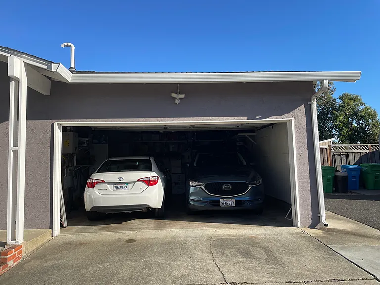 210 Appian Way — Photo 4