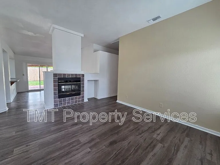 2234 Wall St — Photo 52