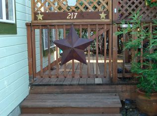 217 N 2nd St #B, Talent, OR 97540