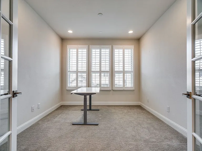 905 Asbury Dr — Photo 21
