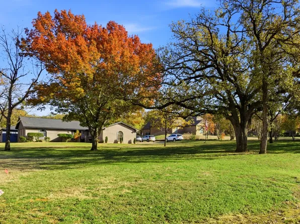 2065 Trailwood Dr W, Burleson, TX 76028