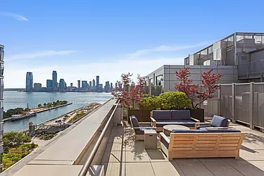 Sold by The SIMPLE Real Estate Co