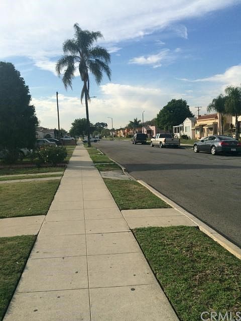 2nd image of 1834 W 65th St