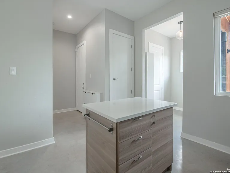 817 Potomac — Photo 13