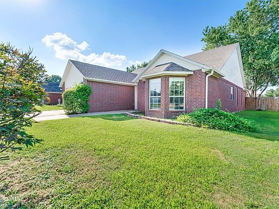 3rd image of 3403 W Beech Dr