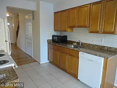 605 Whitcliff Ct — Photo 3