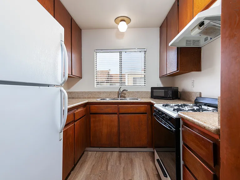 1636 Thomas Ave #5 — Photo 8