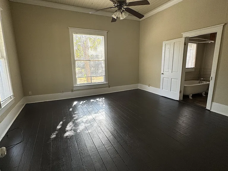 302 S Burleson — Photo 18