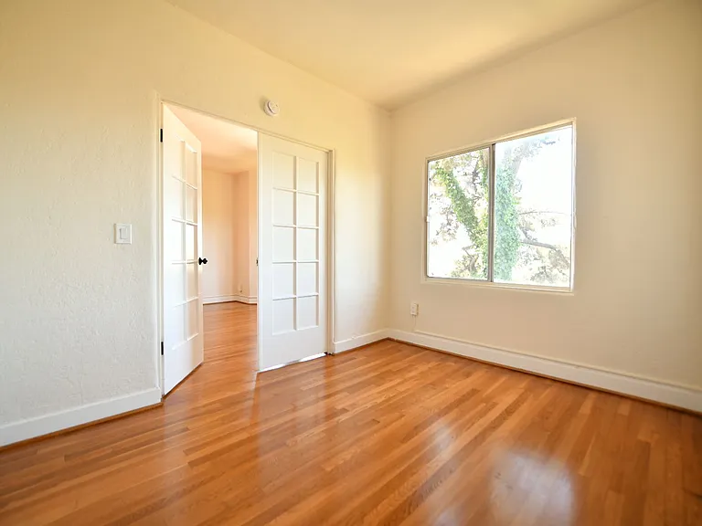 479 Merritt Ave — Photo 21