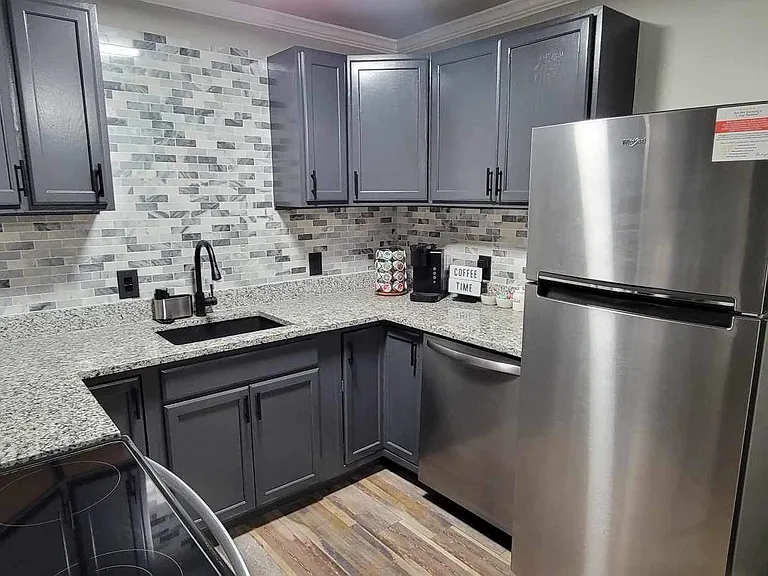 7939 NW Crossland Cir — Photo 4