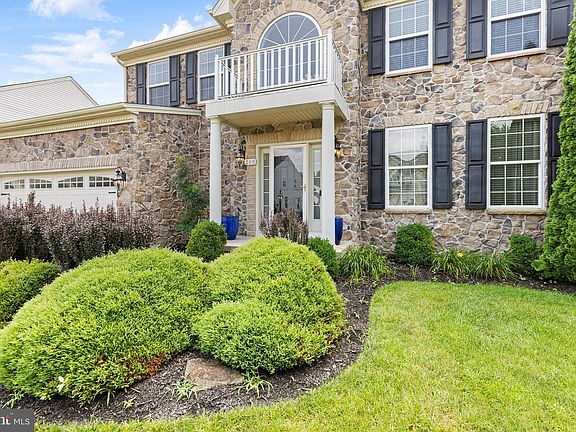 4th image of 209 Oak Valley Dr