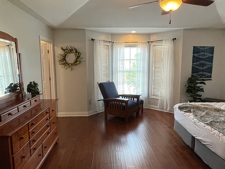 574 E Vanderbilt Dr — Photo 11