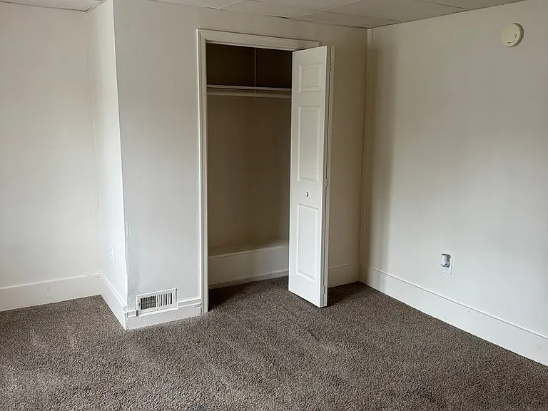 1559 W King St — Photo 9