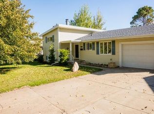 1205 Victory Pl, Bismarck, ND 58501