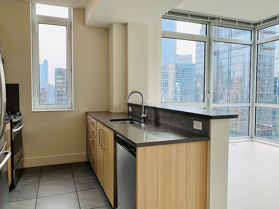 1st image of 229 W 60th St APT 20P