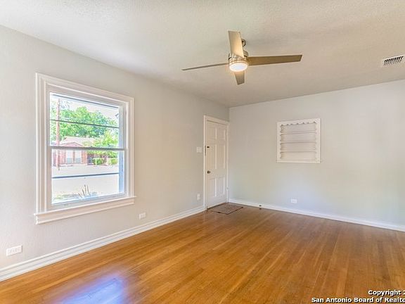 4th image of 2306 Lee Hall