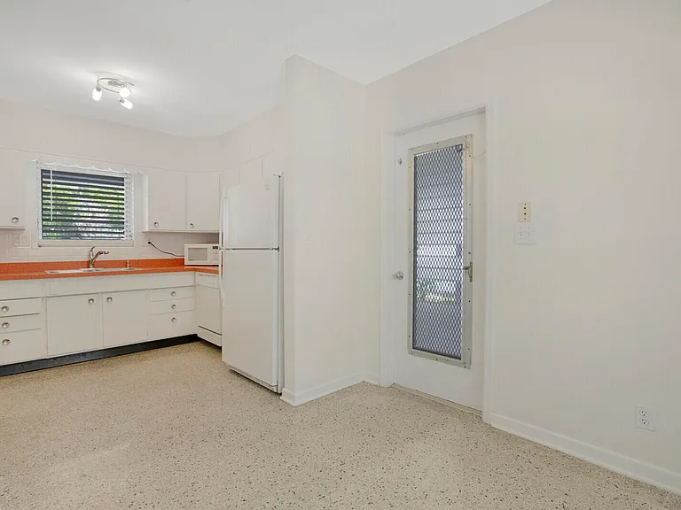 3410 Poinsettia Ave — Photo 28