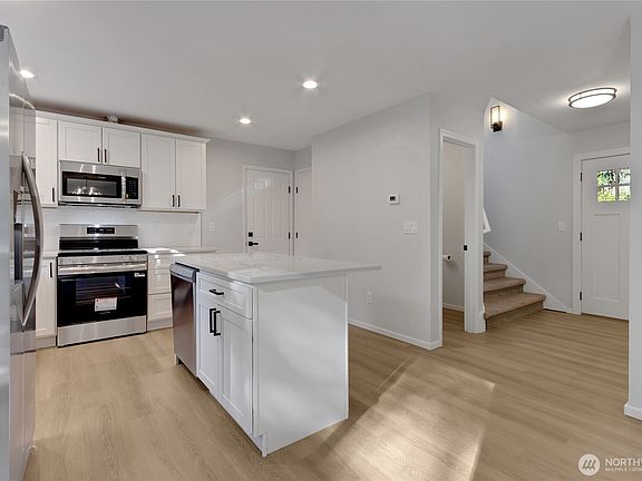 5th image of 210 Tiedeman Road NW