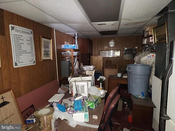 4th image of 1560 N Fulton Ave