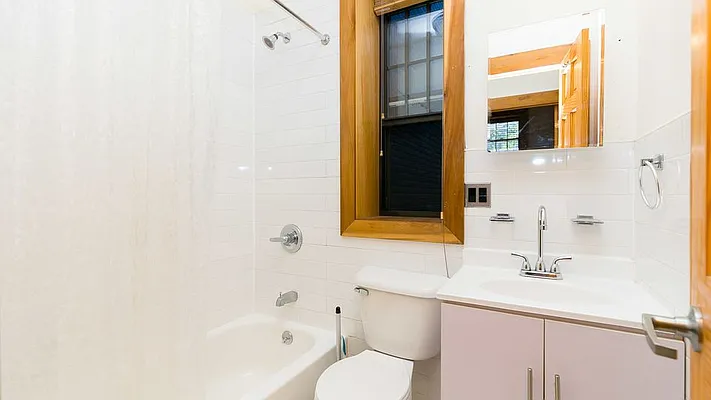 Rented by Nooklyn NYC LLC | media 7