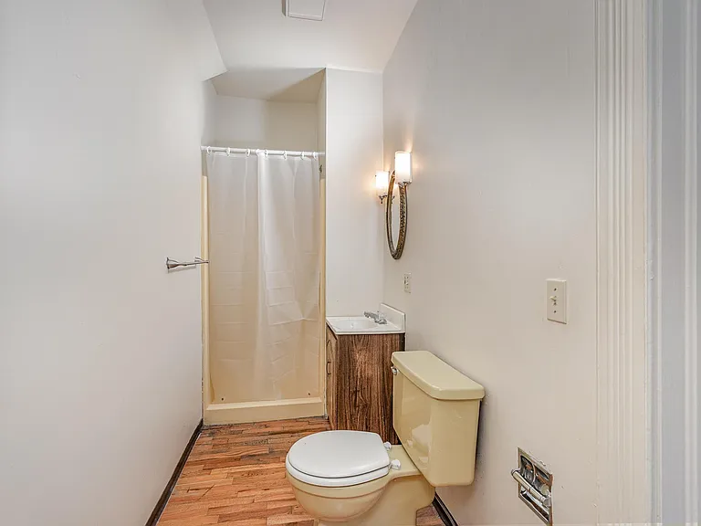 1000 Center Ave #10 — Photo 7