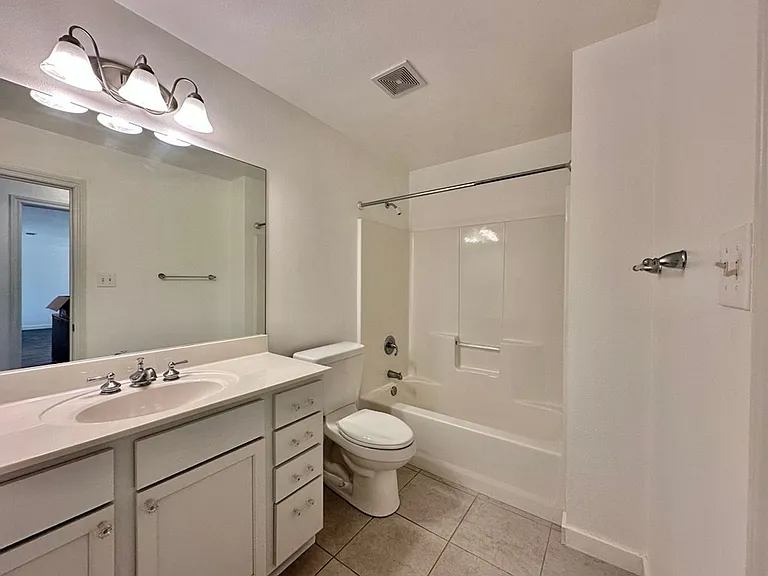 10191 FM 607 N — Photo 31