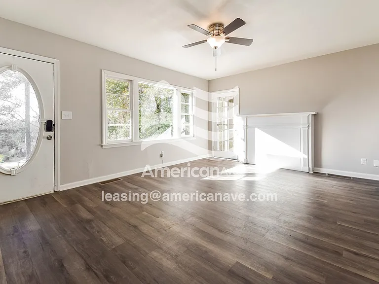 1038362_003_wm_-_living_room_13470366.jpg
