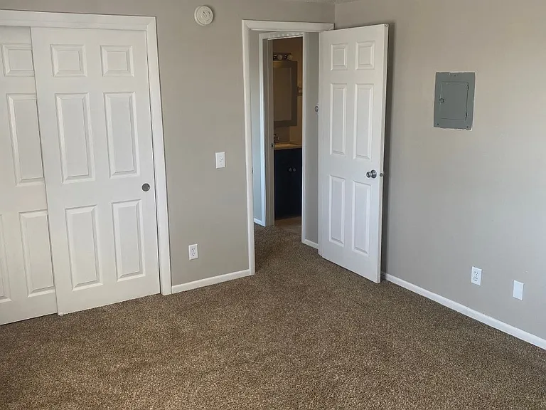 Capitol View Apartments — Photo 29