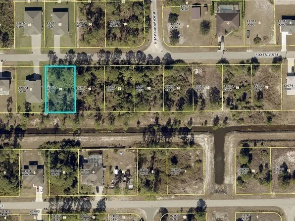 724 Foxtail St E, Lehigh Acres, FL 33974