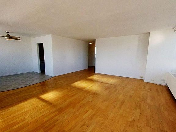 5th image of 3550 N Lake Shore Dr APT 901