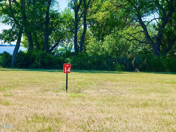 14 E Lake Rd, Devils Lake, ND 58301