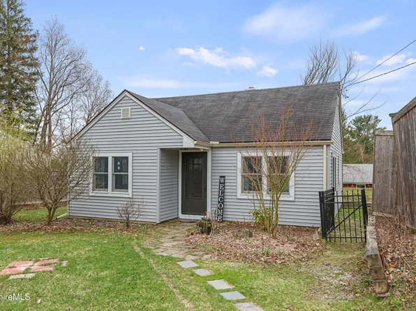 9 Leslie Ave, Lanesborough, MA 01237