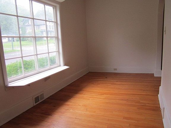 5th image of 1009-11 Euclid Ave #1011
