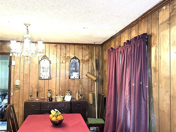 3rd image of 608 Leon Dr