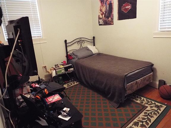 5th image of 921 Dale Ave