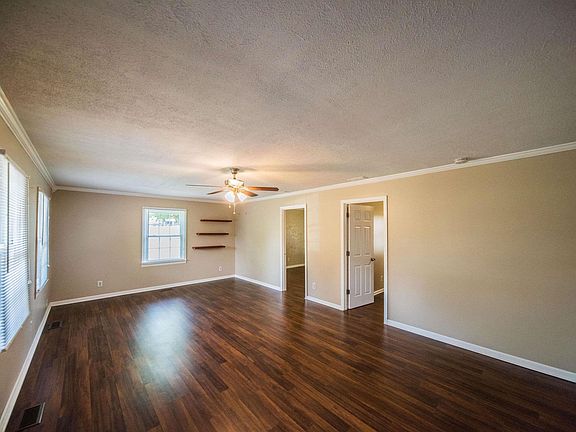 4th image of 210 Hillwood St