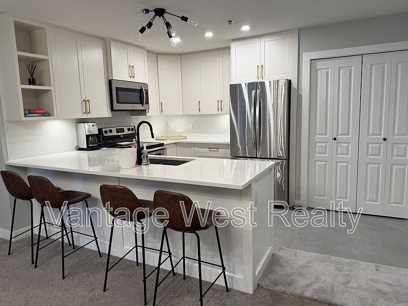 1st image of 1099 Sunset Dr #228
