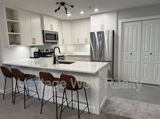 1099 Sunset Dr #228, Kelowna, BC V1Y 9Z2