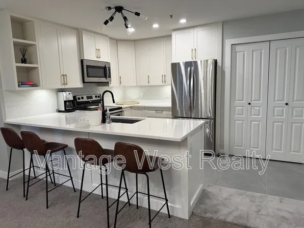 1099 Sunset Dr #228, Kelowna, BC V1Y 9Z2