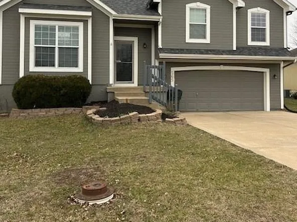 565 S Cedar St, Gardner, KS 66030