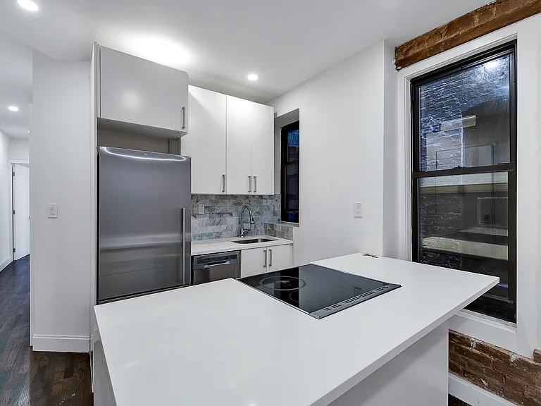 333 E 13th St #7 — Photo 2