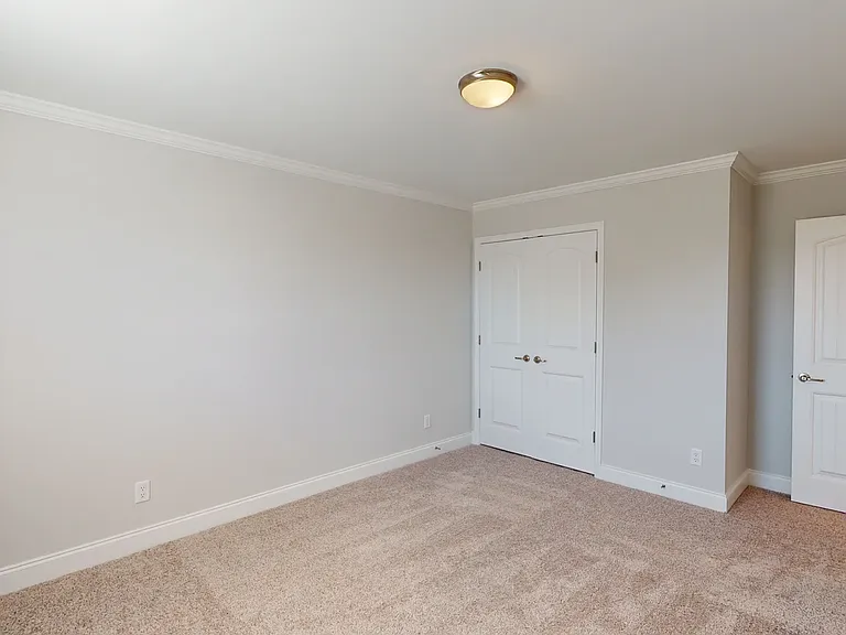 146 Champlain Dr — Photo 14