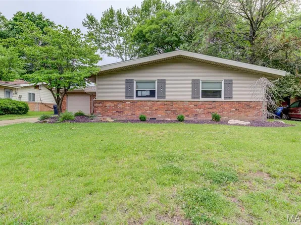 3170 Kingsley Dr, Florissant, MO 63033