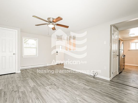 1083668_002_living_room_13810553.jpg