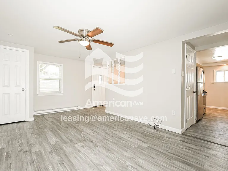 1083668_002_living_room_13810553.jpg