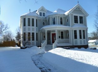 1 E Pine Ave, Roselle, IL 60172