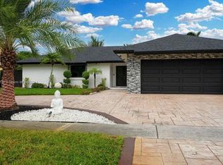 730 SW 95th Ter, Pembroke Pines, FL 33025