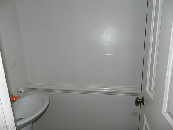 5th image of 329 Gambrill Ct